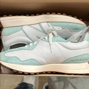 New Balance White and Light Green Sneakers size 9.5